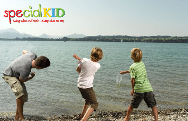 Trò chơi dân gian: Ném thia lia