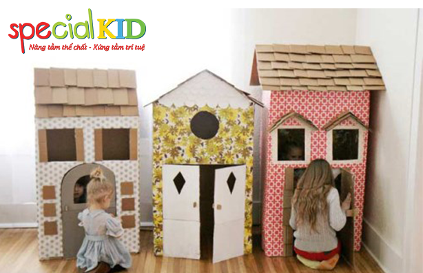 Bé làm nhà bằng bìa catton| Special Kid