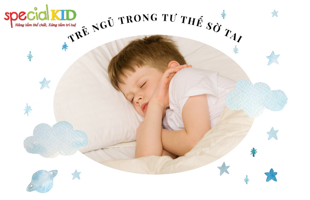 Trẻ ngủ trong tư thế sờ tai | Special Kid