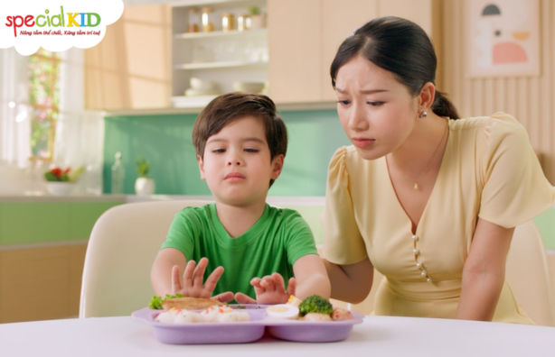 chán ăn là một trong những dấu hiệu biếng ăn | Special Kid
