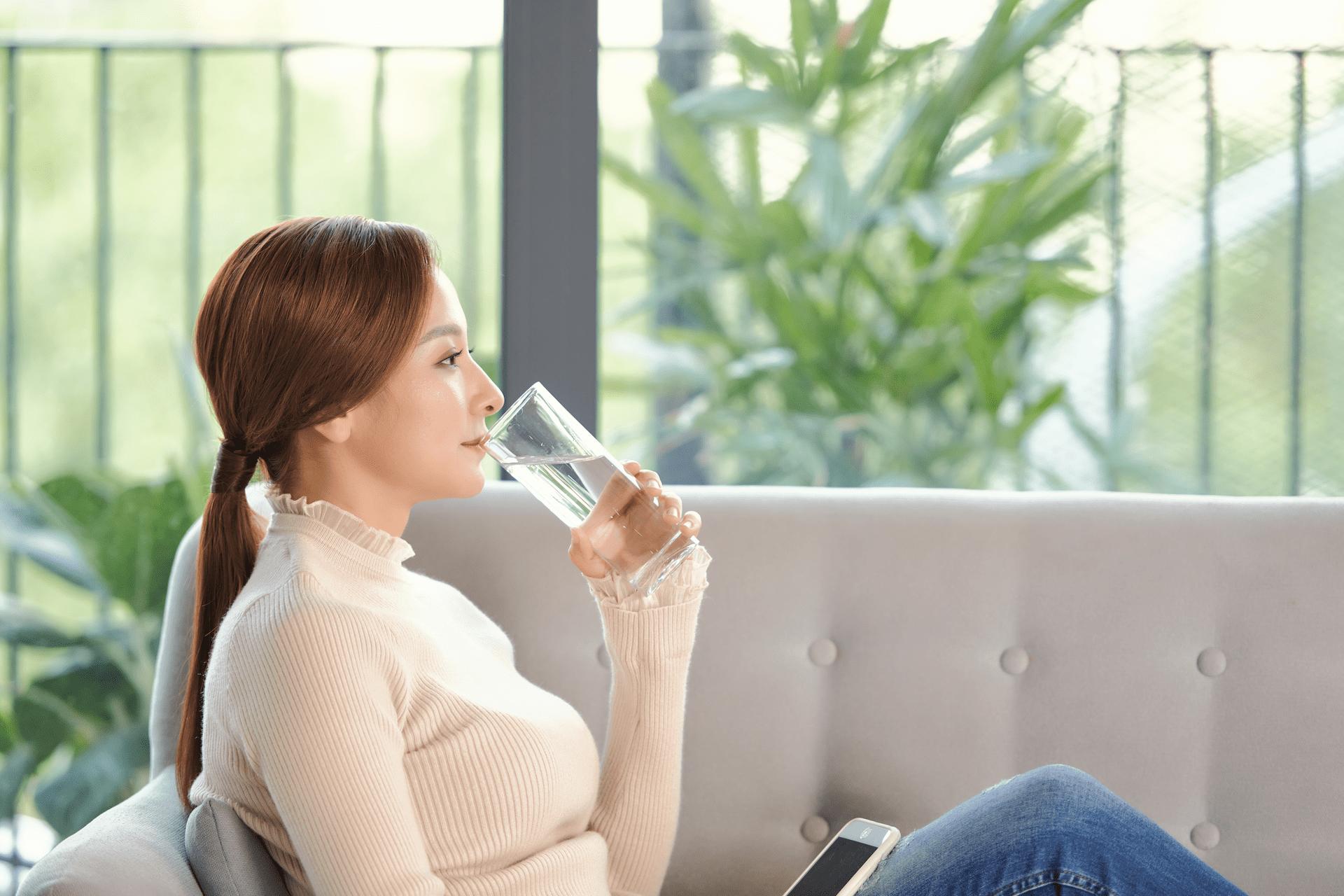 7 lợi ích của việc uống đủ nước với làn da