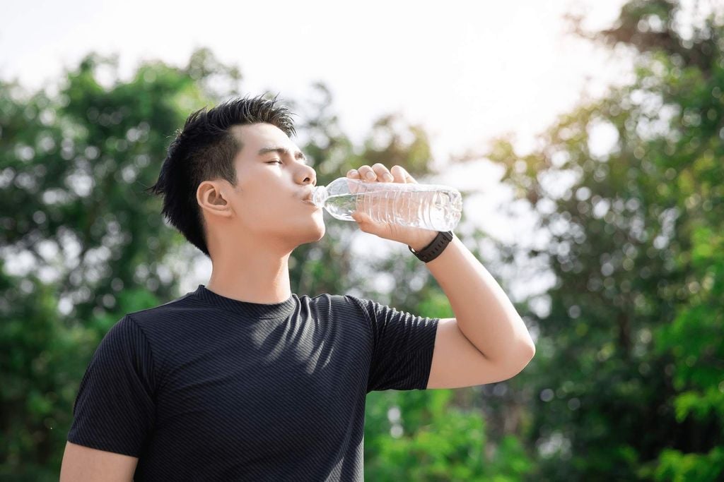 7 lợi ích của việc uống đủ nước với làn da