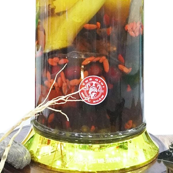 Hình ảnh cận cảnh bình nhung hươu bổ thận 7,8 lít chất lượng tại Thegioiruoungam.com