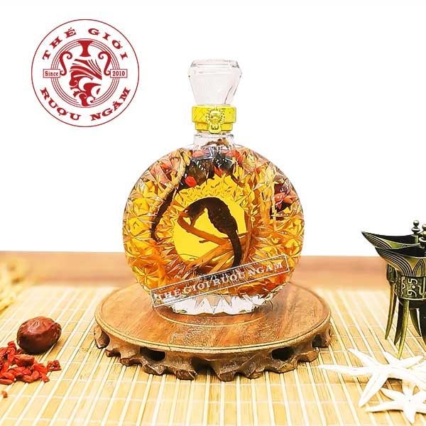 Hình ảnh sản phẩm Cận cảnh bình rượu cá ngựa 0.5 lít mẫu 01