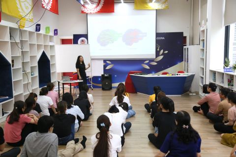 Đào tạo chuyên đề “Giáo dục cảm xúc xã hội” cho giáo viên trường Vietschool
