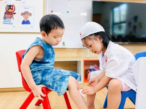 VIETSKILLS: BÉ HỌC XỬ LÝ VẾT THƯƠNG