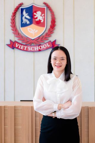 Cô Hoàng Thị Thùy Linh