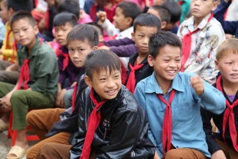 “Cùng em đến trường” tại Mèo Vạc, Hà Giang: Chuyến đi đầy ý nghĩa của Vietschool và Quỹ Trăng Xanh vào tháng 9