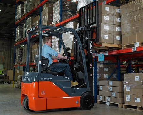 Lợi ích vượt trội của xe nâng điện: Nâng tầm hiệu quả và bền vững cho doanh nghiệp Việt