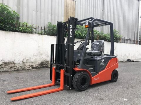 Ưu điểm vượt trội của Xe nâng điện: Lợi ích môi trường, vận hành và an toàn