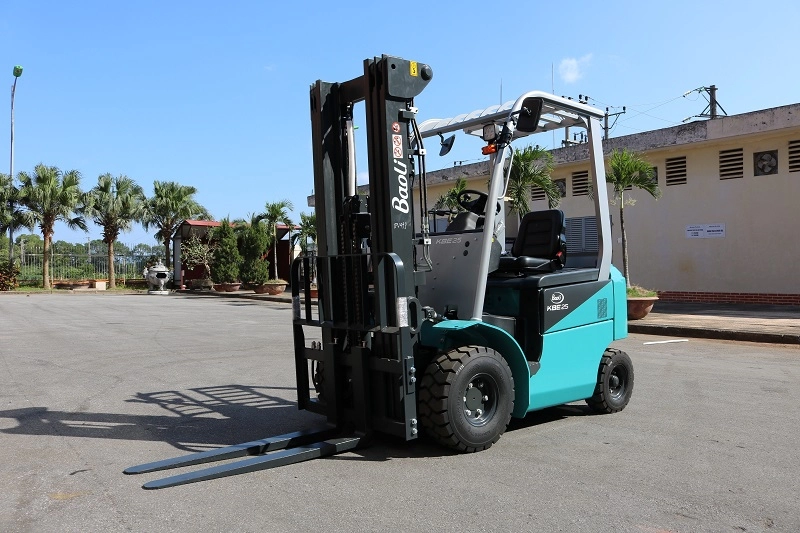 THUÊ XE NÂNG VÀO MÙA MƯA CẦN CHÚ Ý ĐIỀU GÌ