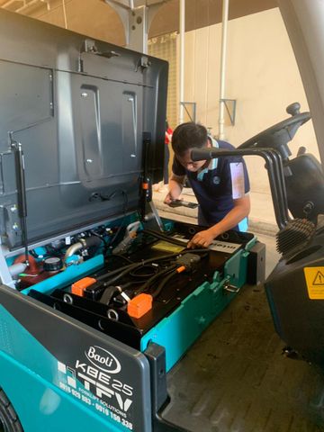 Pin Lithium-ion trong Xe Nâng Điện: Lợi Ích và Thách Thức