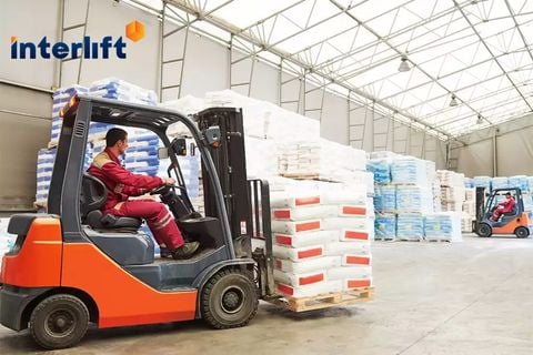 So sánh chi phí vận hành xe nâng điện pin lithium và dầu