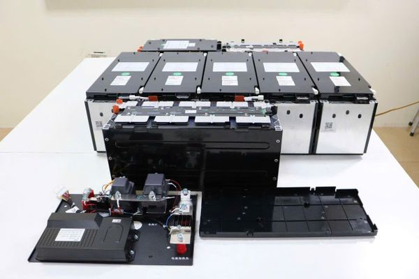 Pin Lithium xe nâng điện