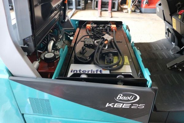 Xe nâng sử dụng pin lithium cho doanh nghiệp vận hành 2-3 ca