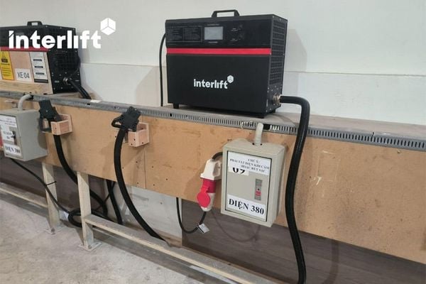 Sạc pin hiệu Interlift