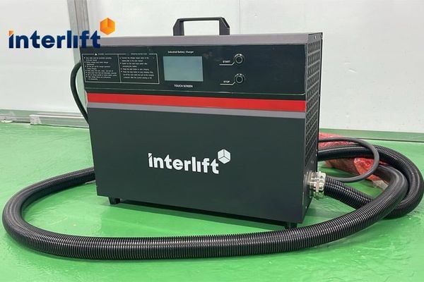 Sạc pin hiệu Interlift