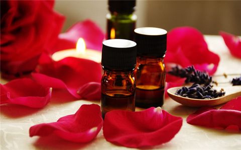 Tinh dầu hoa hồng và ứng dụng của chúng trong làm đẹp và chăm sóc da