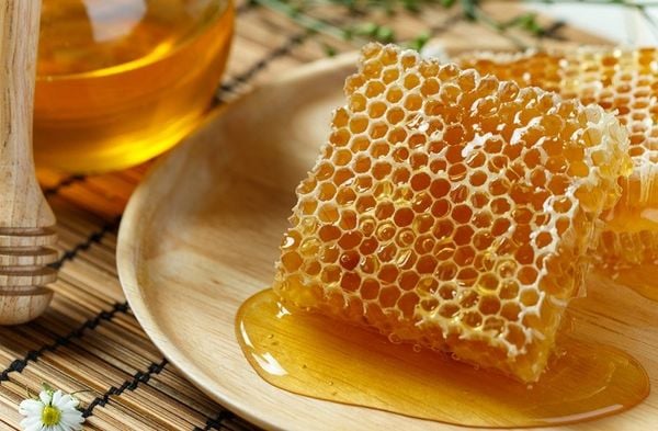 Sáp ong là gì? Tại sao phải cần sáp ong để làm nến thơm?