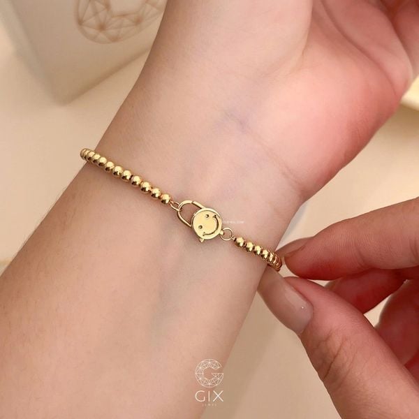 Nên đeo tay nào mới đúng