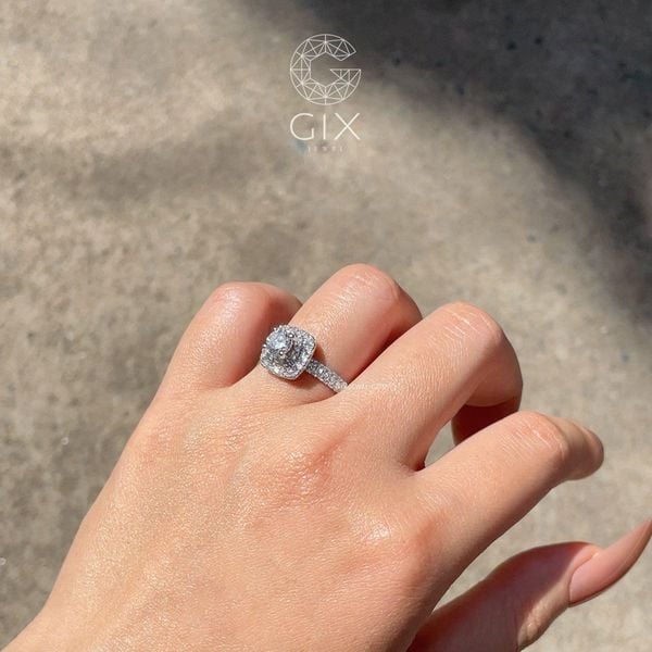 giá nhẫn cầu hôn kim cương là bao nhiêu