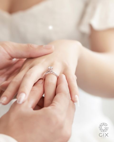 giá nhẫn cầu hôn kim cương là bao nhiêu