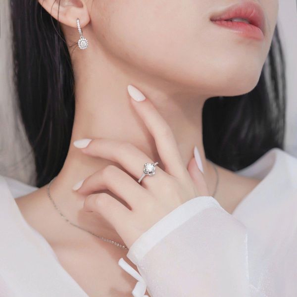 giá nhẫn cầu hôn kim cương là bao nhiêu