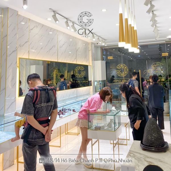 những kiểu bông tai dành cho người mặt tròn