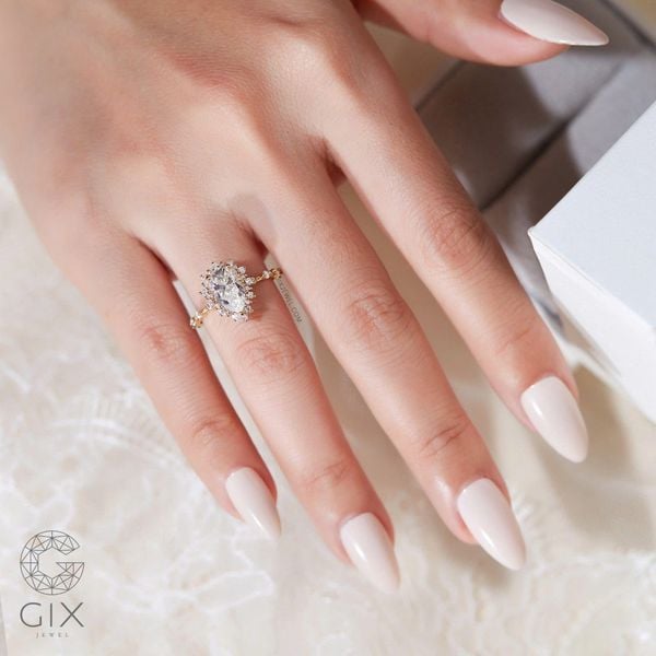 giá nhẫn cầu hôn kim cương là bao nhiêu