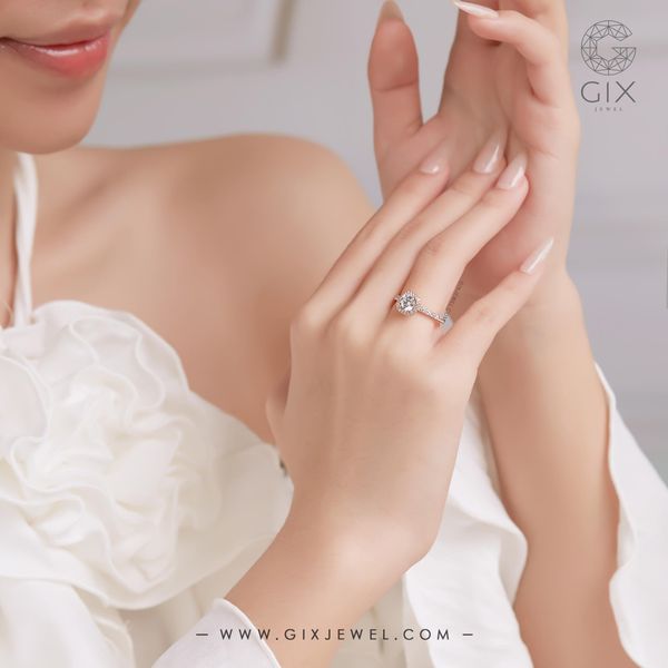 giá nhẫn cầu hôn kim cương là bao nhiêu