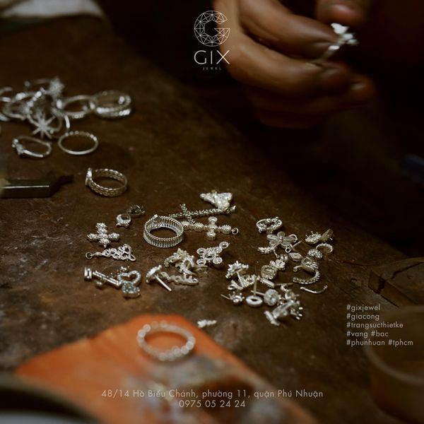 cầu hôn nhẫn bạc