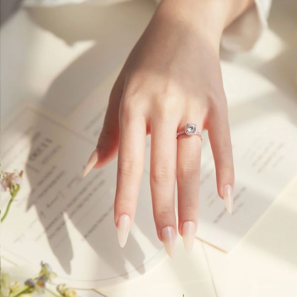 cầu hôn nhẫn bạc