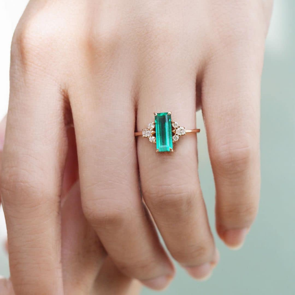 nữ mệnh mộc đeo nhẫn ngón nào