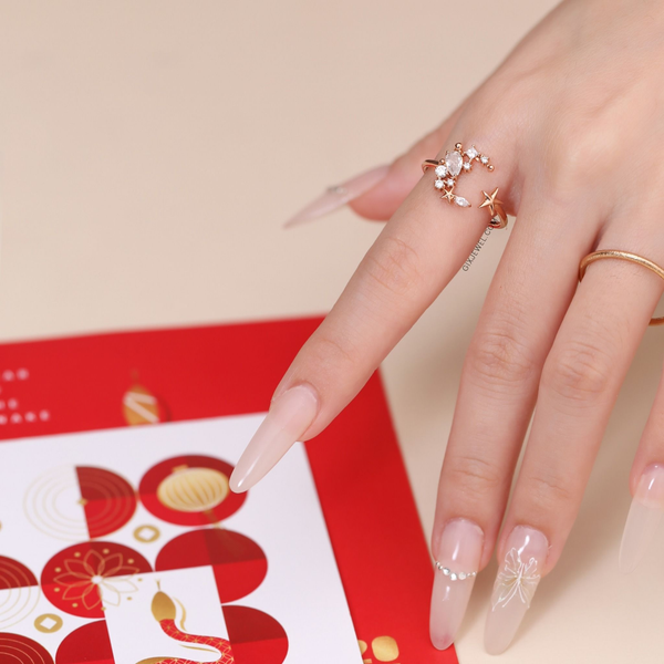nữ mệnh thủy đeo nhẫn ngón nào
