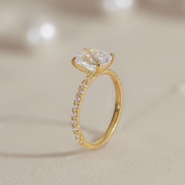 nhẫn cầu hôn đeo ngón nào
