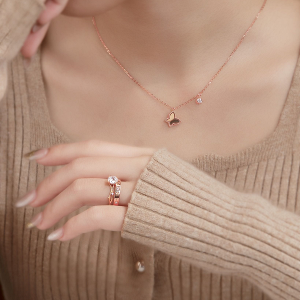 nhẫn cầu hôn đeo ngón nào