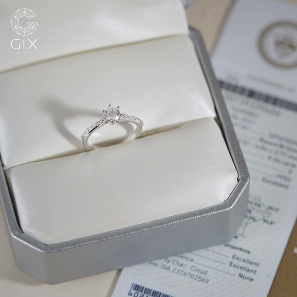 cầu hôn nhẫn bạc