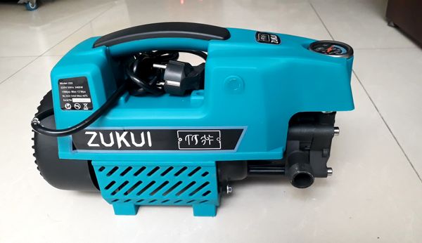 Máy xịt rửa xe cao áp Zukui Z20 là máy rửa xe mini dành cho gia đình