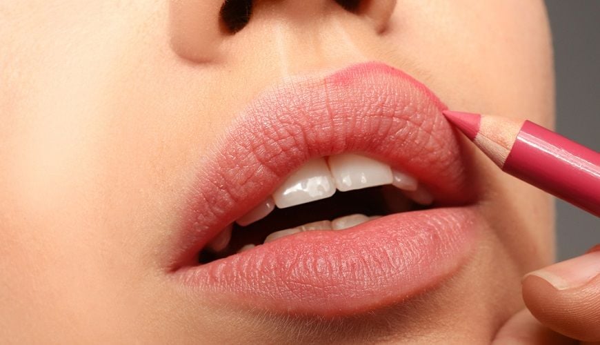 Cách đánh son viền môi