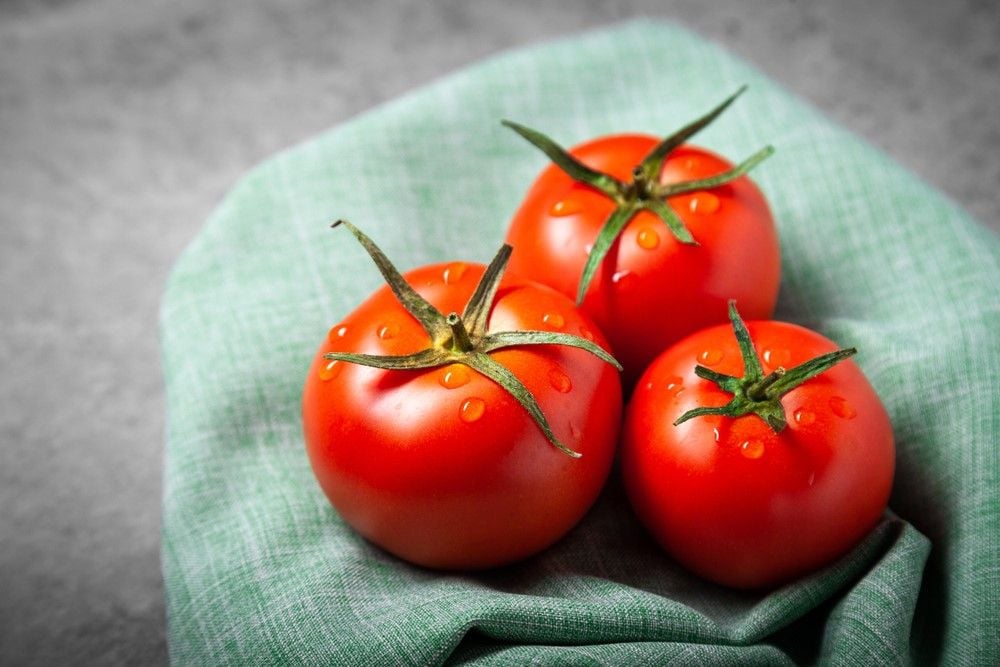 Làm son môi từ cà chua