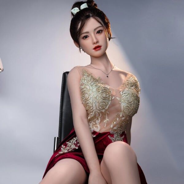 Búp Bê Tình Dục Cao Cấp Ái Nữ Cám Dỗ Trong Váy Thêu Hoa Vàng