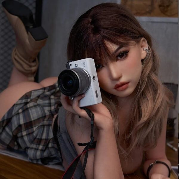 Búp Bê Tình Dục Ngực Bự Nàng Nhiếp Ảnh Gia Dâng Hiến Thể Xác