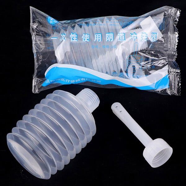 Dụng cụ vệ sinh lỗ hậu môn âm đạo bình xịt nước 8 lỗ