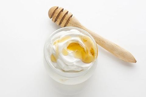6 cách đắp mặt nạ sữa chua không đường với mật ong giúp da đẹp