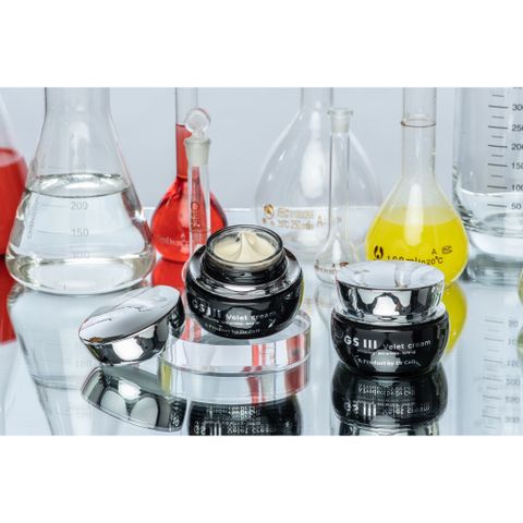 Làm đều màu, giảm thâm nhẹ nhàng với GSIII Velvet Cream chứa Kojic Acid và cam thảo