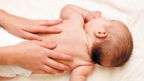Dứt điểm tình trạng khô da ở trẻ sơ sinh và trẻ nhỏ