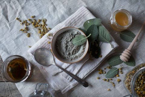 MẶT NẠ ĐẤT SÉT CHO DA NHỜN MỤN
