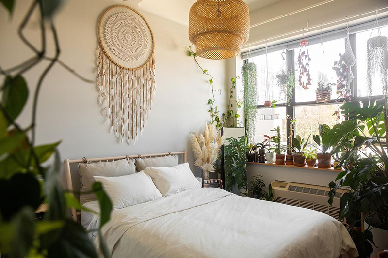 Phòng ngủ phong cách Bohemian ngập tràn sắc xanh tươi mới