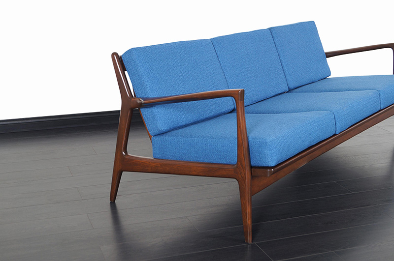 Khung ghế sofa gỗ óc chó thiết kế đầy phá cách (Ảnh: Internet)