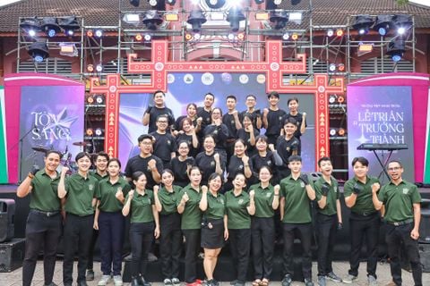 𝐓𝐫𝐨̛̉ 𝐥𝐚̣𝐢 𝐯𝐚̀ 𝐤𝐡𝐚́𝐜 𝐛𝐢𝐞̣̂𝐭 – 𝐏𝐫𝐨𝐦 𝐇𝐀𝐈 𝐁𝐀̀ 𝐓𝐑𝐔̛𝐍𝐆 𝟐𝟎𝟐𝟓